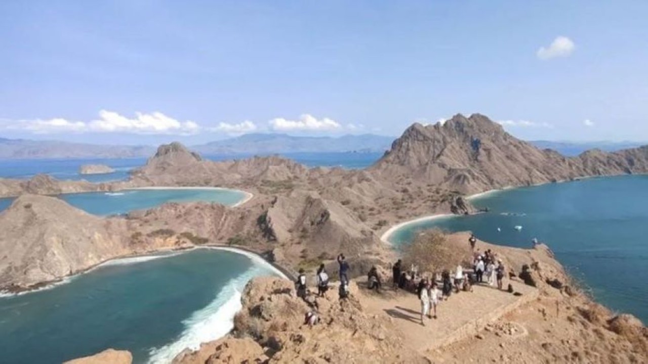 Ilustrasi: Pemandangan alam di destinasi wisata Pulau Padar kawasan Taman Nasional Komodo di Kabupaten Manggarai Barat, Nusa Tenggara Timur (NTT). (ANTARA)