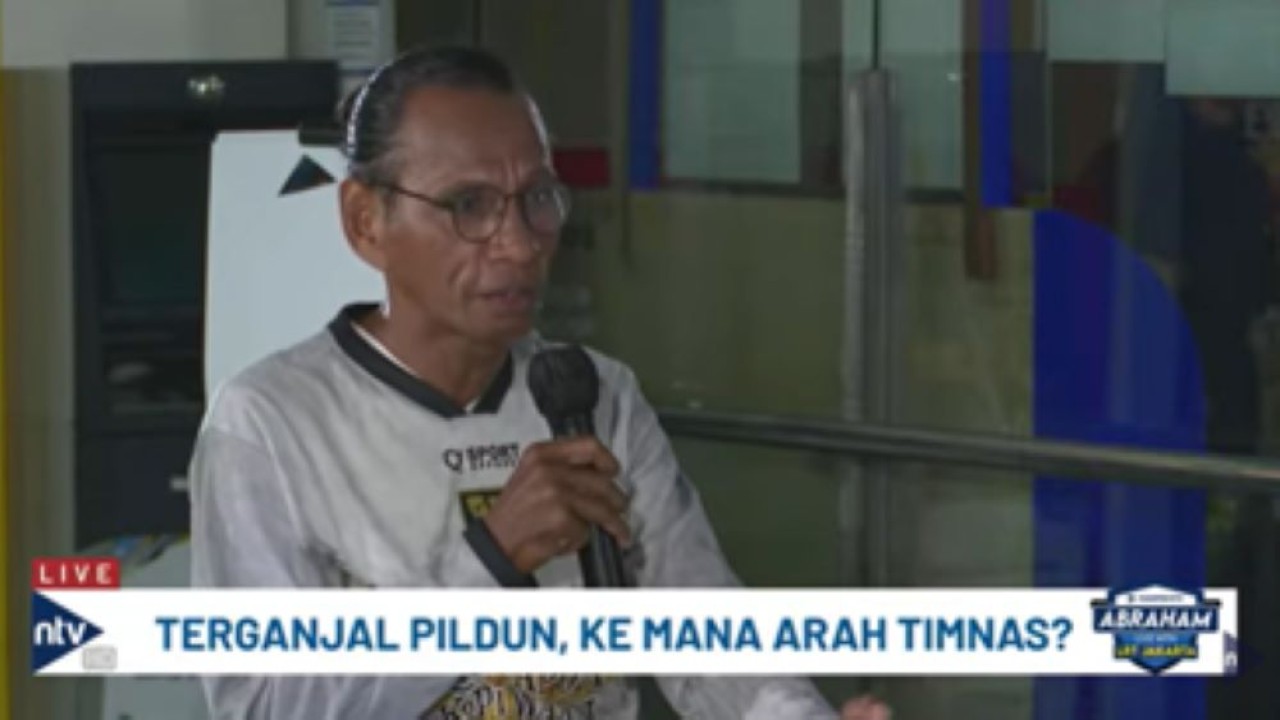 Mantan pemain timnas Rochy Putiray dalam program Abraham Live with LRT Jakarta