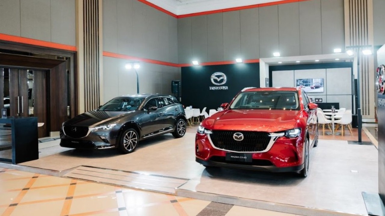 Mazda memperkenalkan dua SUV andalan di GIIAS Bandung 2025, yakni Mazda CX-3 Kuro dan Mazda CX-60 Sport. (Foto: Istimewa)