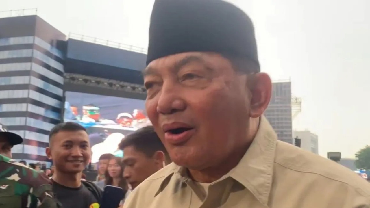 Menteri Pertahanan (Menhan) Sjafrie Sjamsoeddin berbicara dengan awak media di Lapangan Silang Monas, Jakarta Pusat, Sabtu (4/10/2025). (Foto: ANTARA/Nadia Putri Rahmani)