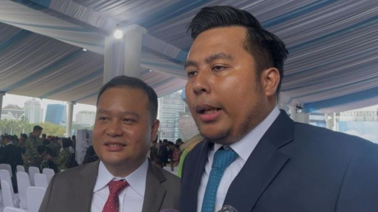 Jajaran Direksi Nusantara TV Dimpos Tampubolon, Randy Monthonaro Tampubolon, dan Tommy William Tampubolon dan Pemimpin Redaksi Nusantara TV Abraham Silaban Hari Ulang Tahun (HUT) ke-80 TNI. (Foto: Ntvnews.id-Muslimin Trisyuliono)