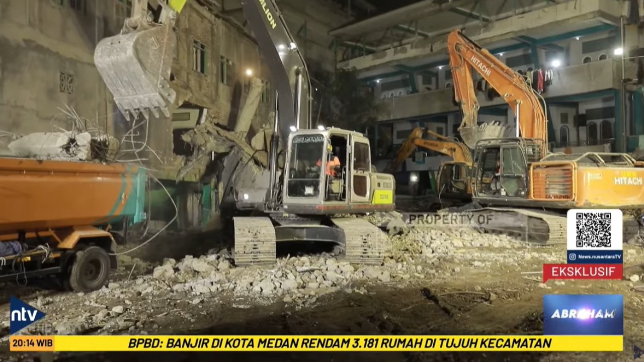 Bangunan pondok pesantren Al Khoziny setinggi empat lantai di Sidoarjo, Jawa Timur, tiba-tiba runtuh dan menimpa ratusan orang pada Senin (29/9/2025).