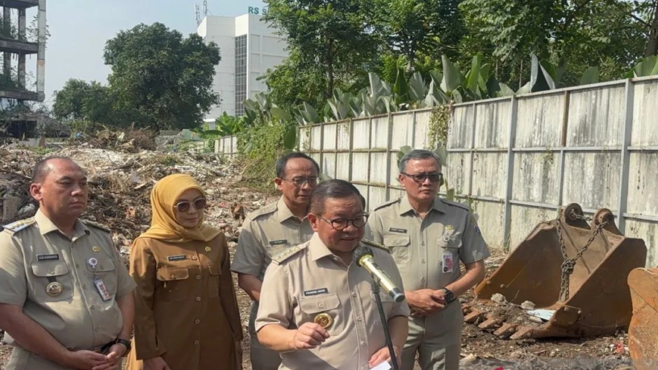 Gubernur DKI Jakarta Pramono Anung Wibowo di kawasan Jakarta Barat, Senin (27/10/2025). (Foto: ANTARA/Lifia Mawaddah Putri)