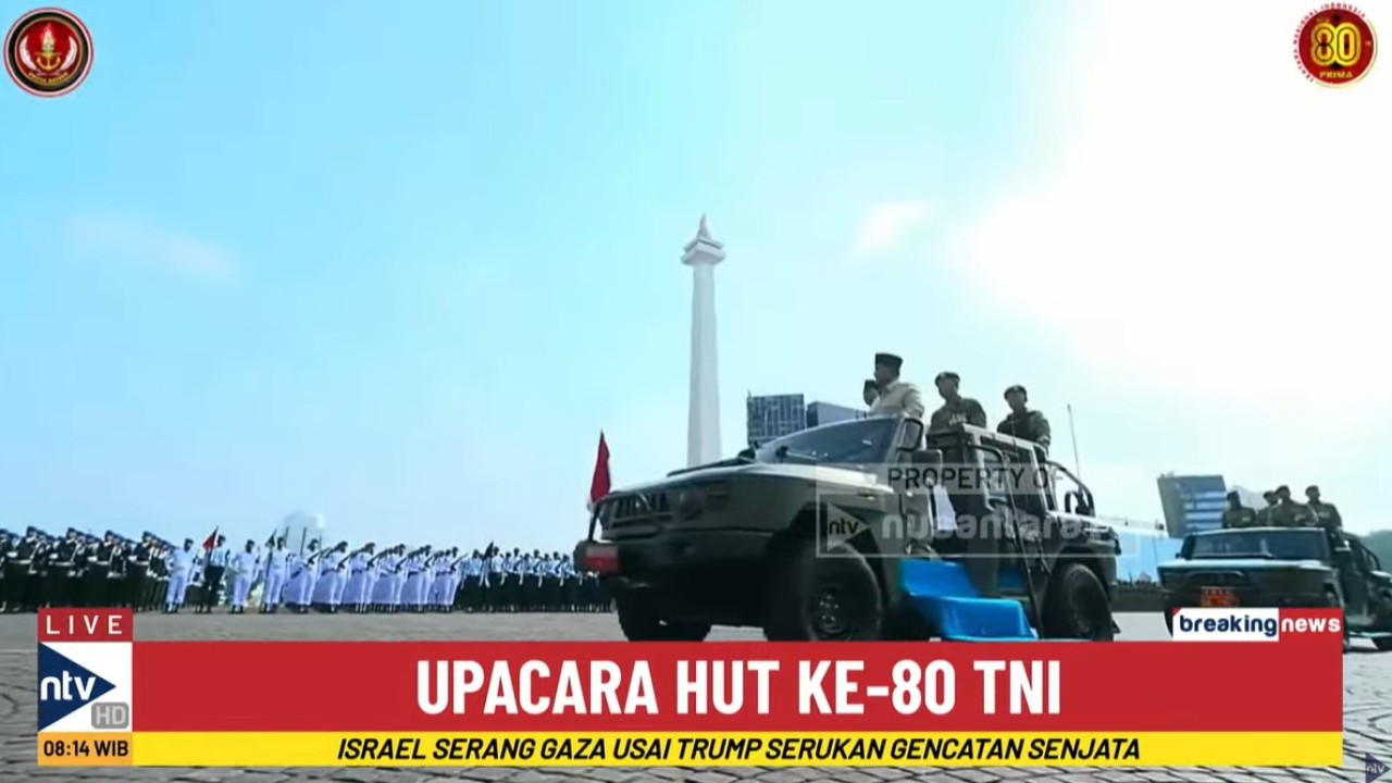 Presiden Prabowo Subianto memeriksa pasukan dalam rangkaian upacara peringatan HUT Ke-80 TNI di Lapangan Silang Monas, Jakarta, Minggu (5/10/2025).