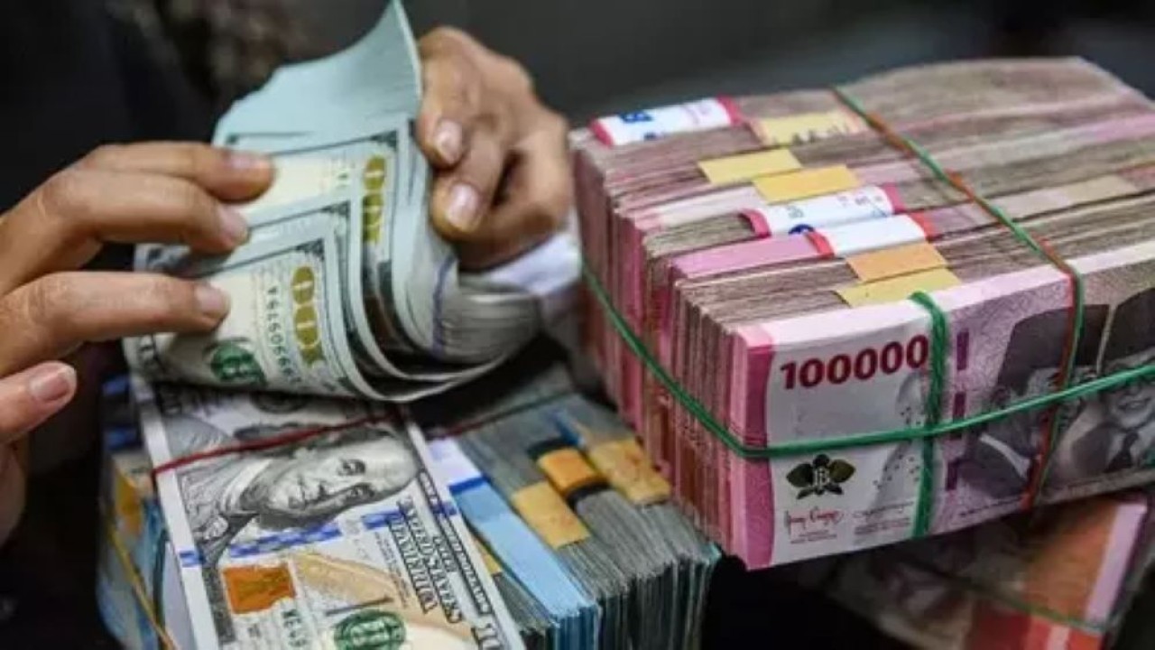 Mata uang Rupiah dan Dolar AS/ist