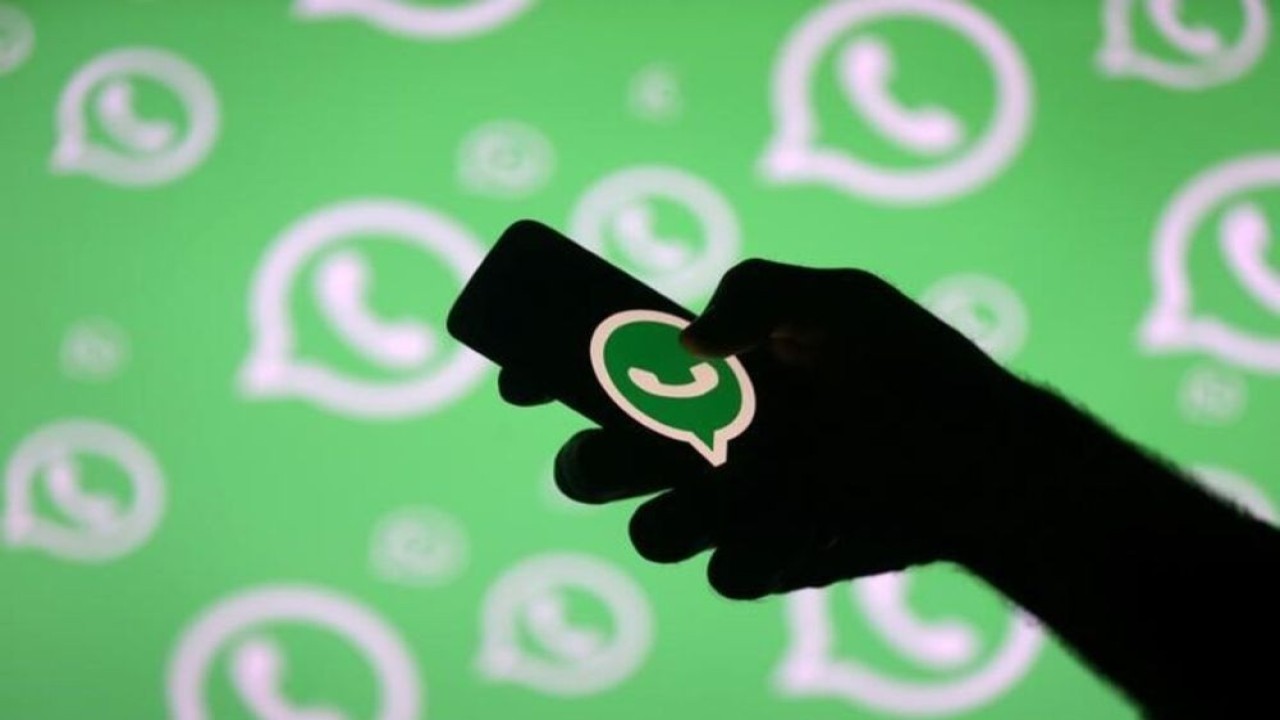 Ilustrasi. Aplikasi WhatsApp. (Foto: Reuters)