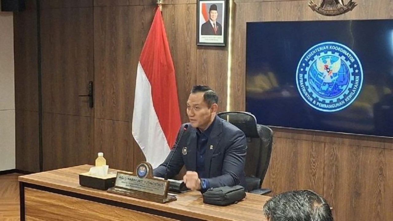 Menteri Koordinator Bidang Infrastruktur dan Pembangunan Kewilayahan (Menko IPK) Agus Harimurti Yudhoyono (AHY) menyampaikan keterangan kepada wartawan di Jakarta. (ANTARA/Aji Cakti) (Antara)