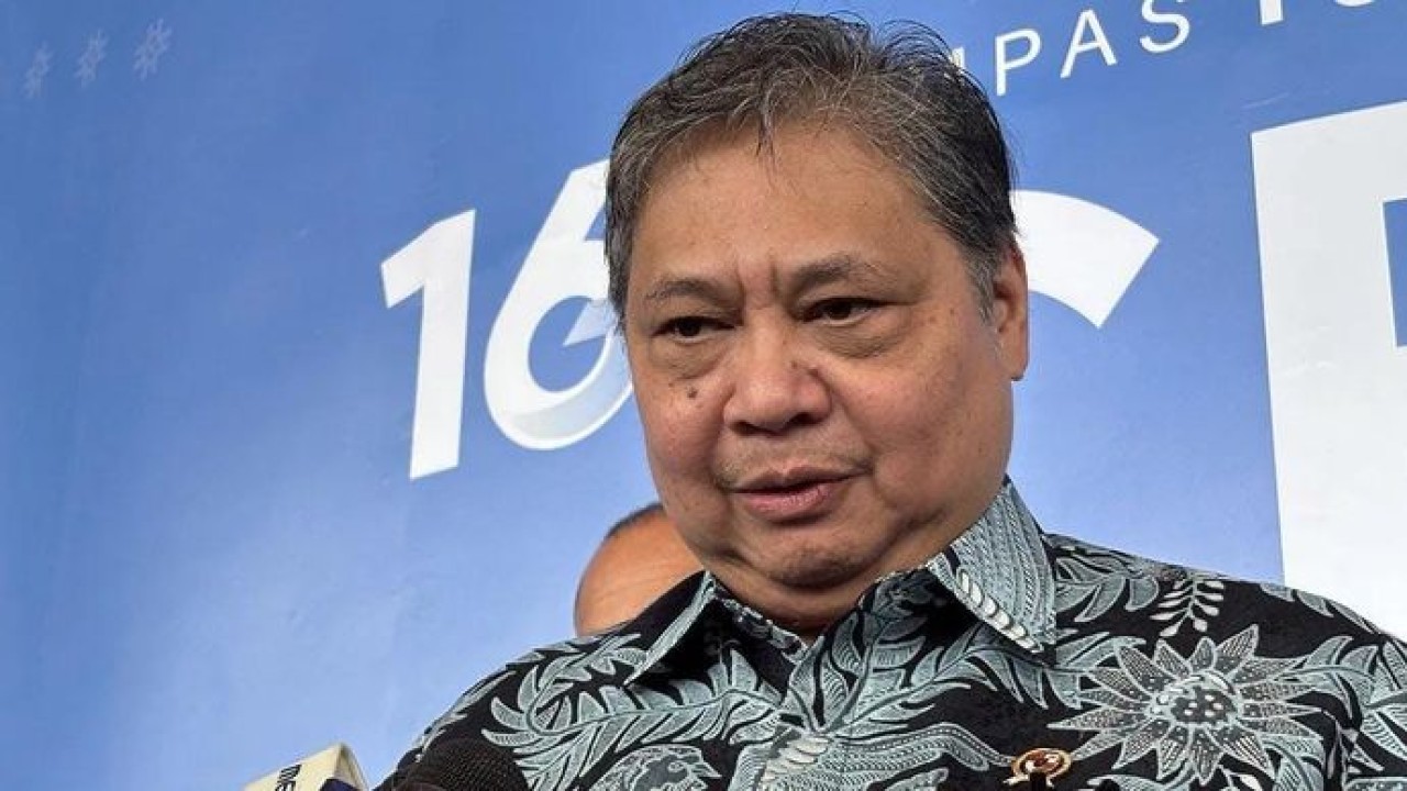 Menteri Koordinator Bidang Perekonomian Airlangga Hartarto menjawab pertanyaan wartawan saat ditemui di Tangerang Selatan, Banten, Rabu 26 November 2025. ANTARA/Imamatul Silfia/am. (Antara)