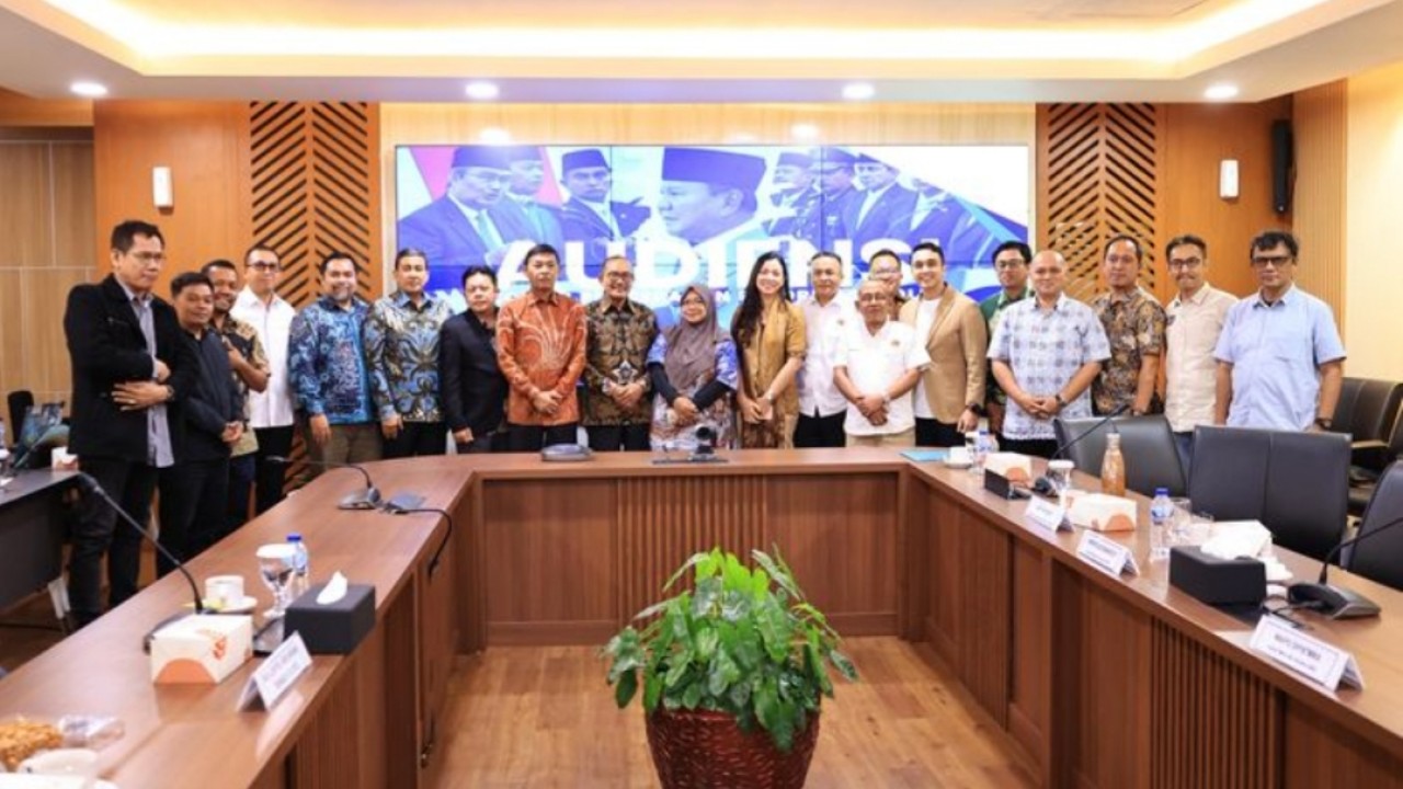 Asosiasi Media Siber Indonesia (AMSI) menghadiri audiensi dengan Komite Percepatan Reformasi Polri, di Gedung Sekretariat Negara, pada Rabu, 26 November 2025.