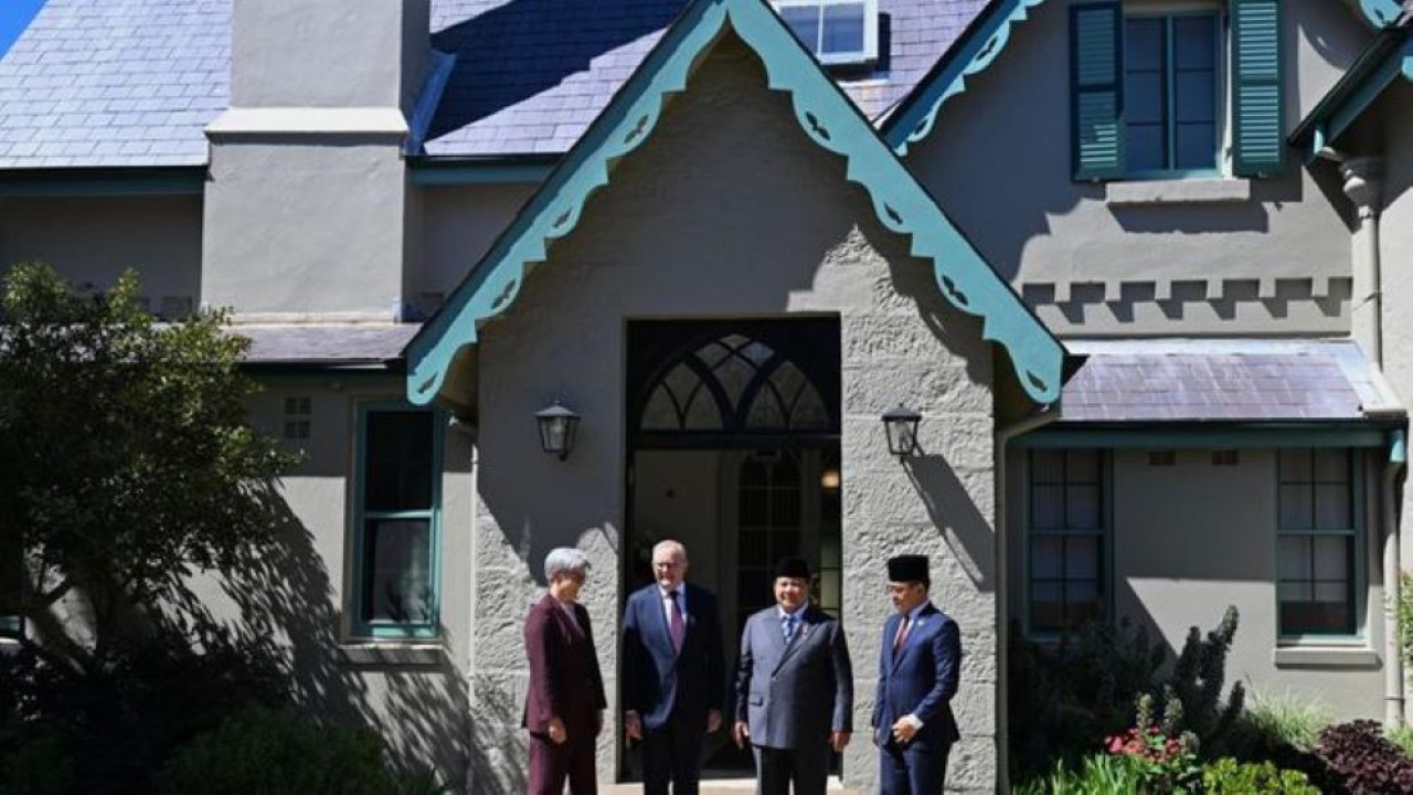 Presiden Republik Indonesia Prabowo Subianto melakukan pertemuan tête-à-tête dengan Perdana Menteri (PM) Australia Anthony Albanese di Kirribilli House, Sydney (Sekretariat Presiden)