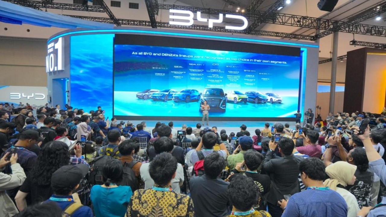 PT BYD Motor Indonesia kembali hadir di Gaikindo Jakarta Auto Week (GJAW) 2025 di ICE BSD, Hall 10, pada 21-30 November 2025. (Foto: Istimewa)