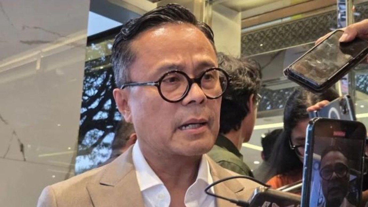 Chief Operating Officer (COO) Danantara Dony Oskaria saat ditemui di Kantor Kemenko Perekonomian di Jakarta, Rabu 26 November 2025 ANTARA/Bayu Saputra/pri. (Antara)