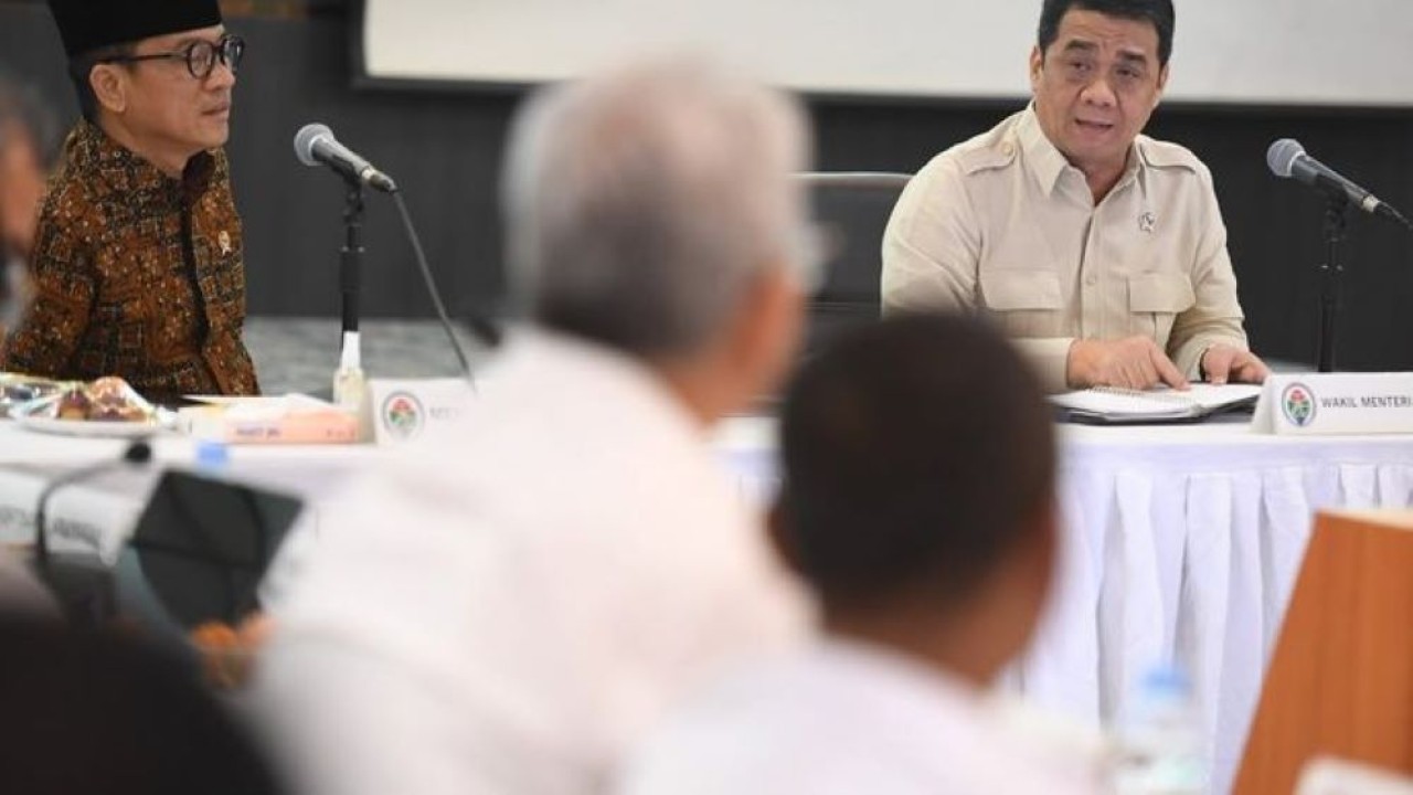 Wakil Menteri Desa dan Pembangunan Daerah Tertinggal (Wamendes PDT) Ahmad Riza Patria menegaskan pentingnya kepemimpinan yang berorientasi pada visi dan tindakan nyata dalam memajukan desa serta daerah tertinggal.