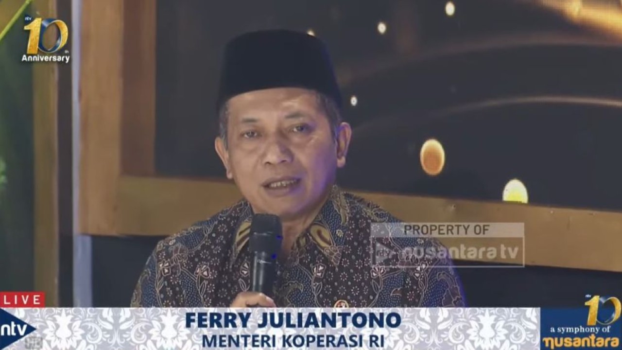 Menteri Koperasi (Menkop), Ferry Juliantono saat menjadi narasumber dalam Dialog Nusantara, yang digelar sebagai bagian dari perayaan satu dekade perjalanan Nusantar TV bertajuk "A Symphony of Nusantara 2025", di Nusantara Ballroom, NT Tower, Jumat, 28 November 2025.