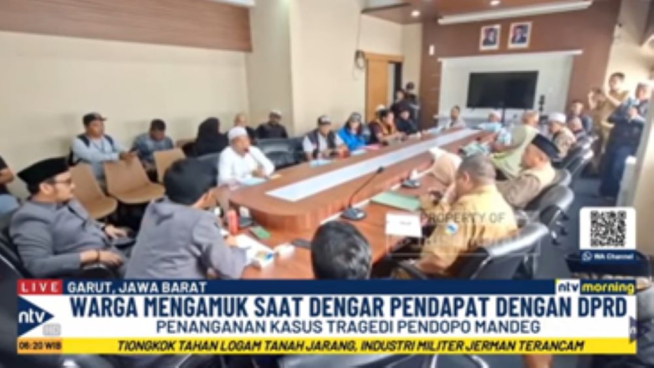 Warga Garut melakukan audiensi dengan Komisi I DPRD Garut membahas kasus tewasnya tiga orang saat acara pernikahan anak Dedi Mulyadi