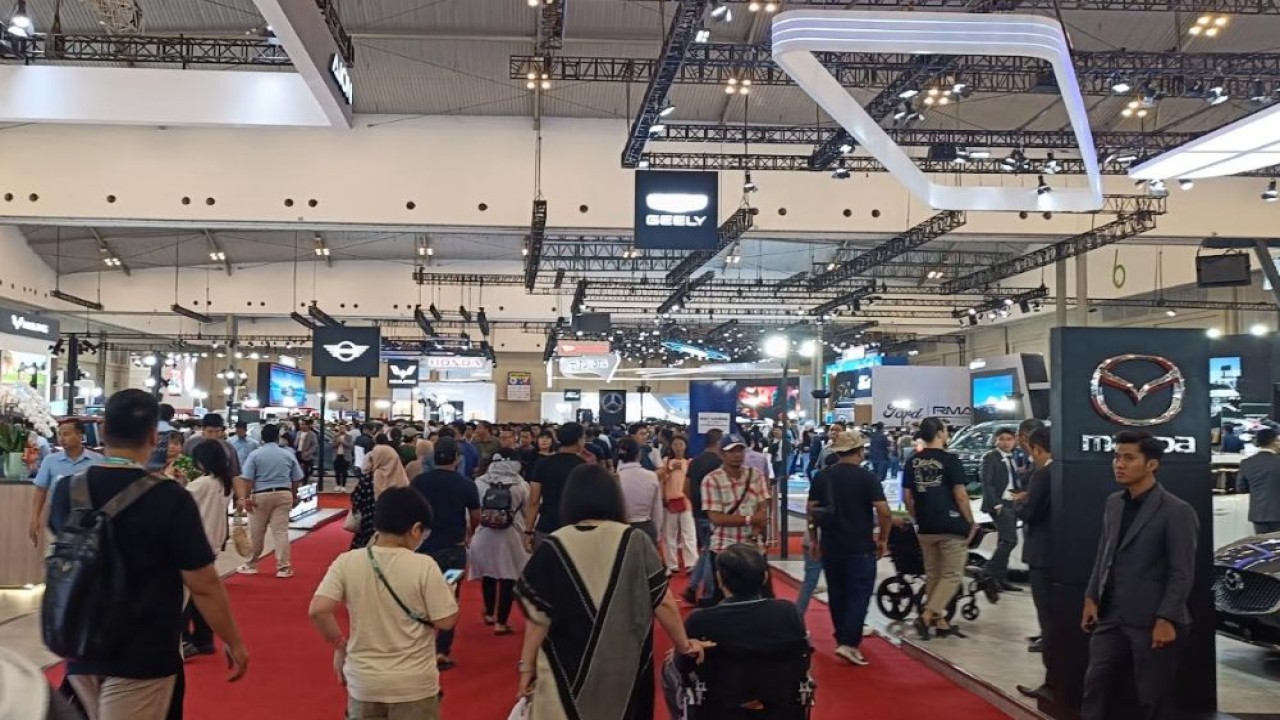 GJAW 2025 hadir dengan area yang jauh lebih luas serta pilihan brand yang lebih beragam. (Foto: Adiantoro/NTV)