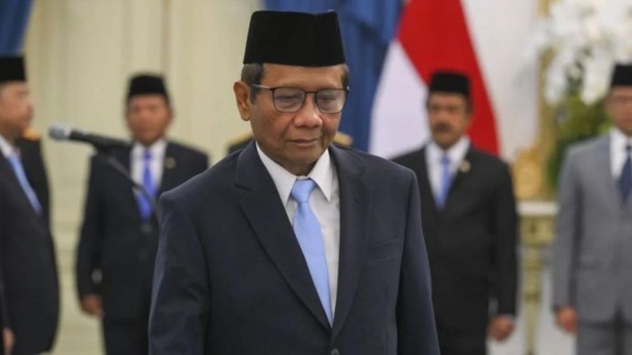 Arsip - Mantan Menko Polhukam Mahfud MD dilantik menjadi anggota Komisi Percepatan Reformasi Polri di Istana Merdeka, Jakarta, Jumat (7/11/2025). (Antara)