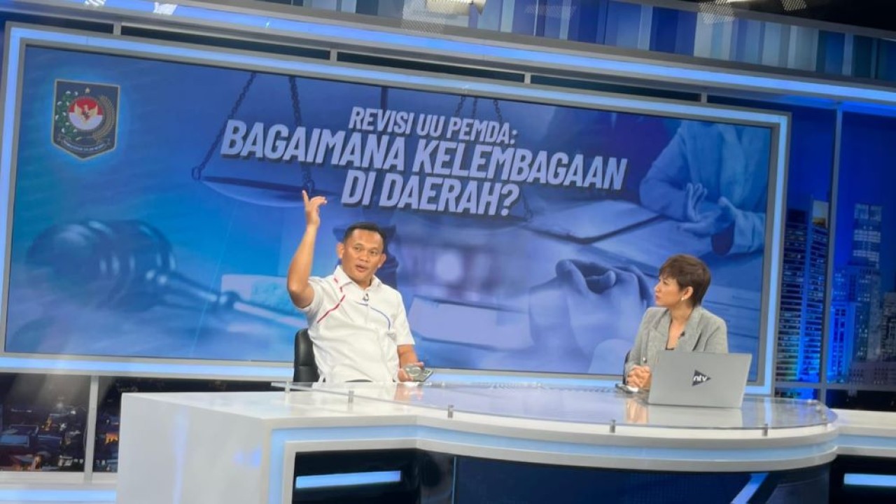 Direktur Fasilitas Kelembagaan dan Kepegawaian Perangkat Daerah, Ditjen Otonomi Daerah (Otda) Kementerian Dalam Negeri (Kemendagri), Cheka Virgowansyah dalam acara dialog di Nusantara TV