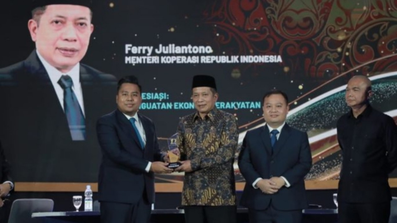 Menteri Koperasi (Menkop) Ferry Juliantono berhasil meraih Anugerah Bakti Nusantara 2025 (Tasya/NTVNews.id)