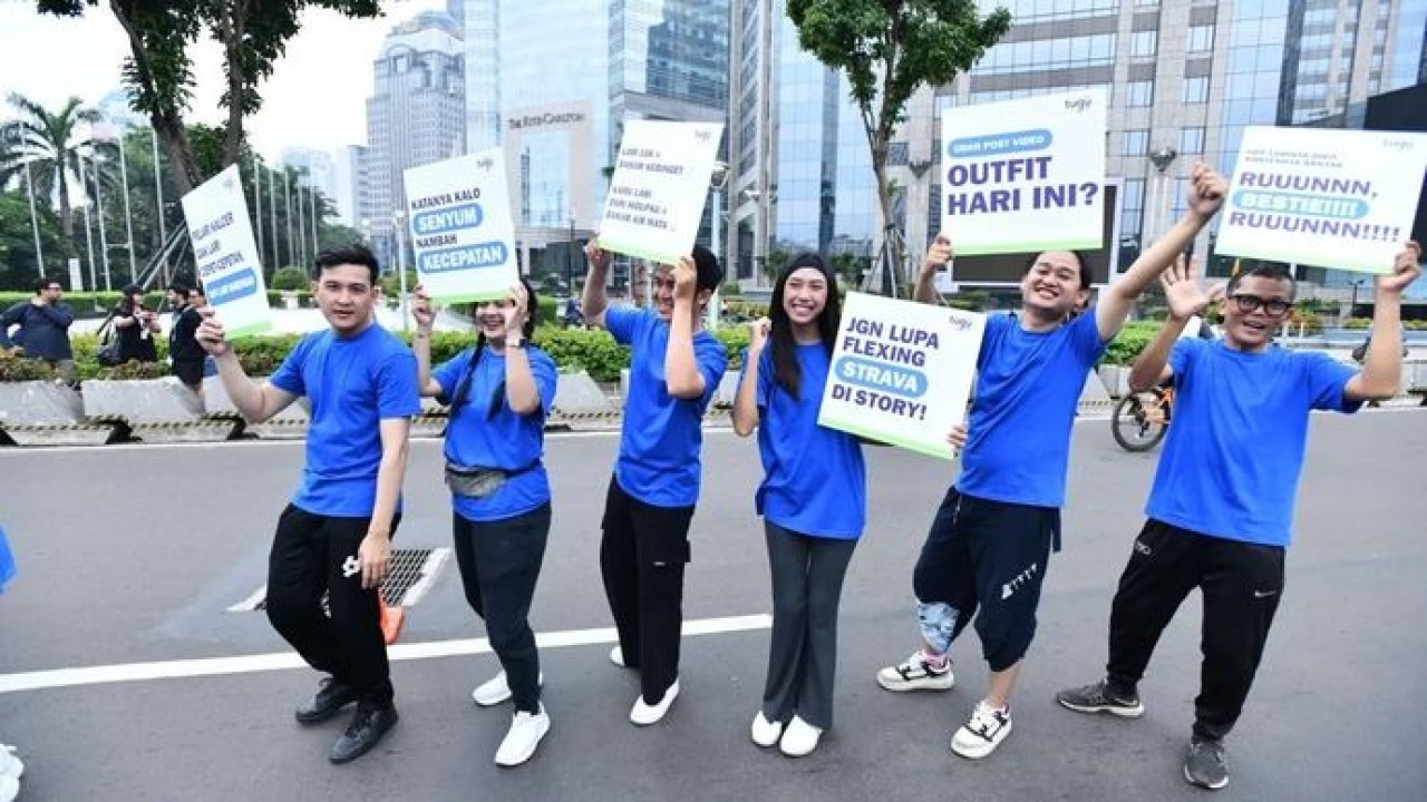 Bagi para peserta, EcoRun 2025 terasa seperti festival gaya hidup, musik yang mengiringi pelari, tenant kuliner sehat, hingga aktivitas komunitas. Bagi para peserta, EcoRun 2025 terasa seperti festival gaya hidup, musik yang mengiringi pelari, tenant kuliner sehat, hingga aktivitas komunitas. (Antara)