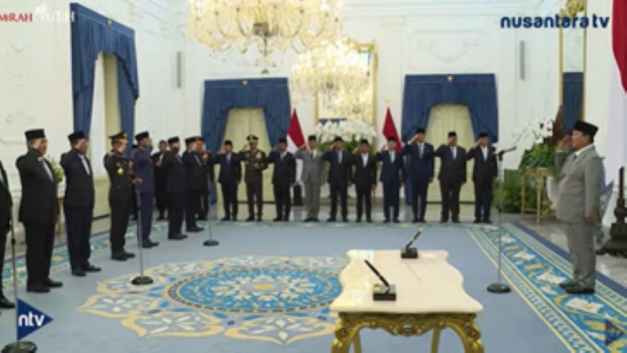 Presiden Prabowo Subianto melantik Ketua dan para anggota Tim Reformasi Polri