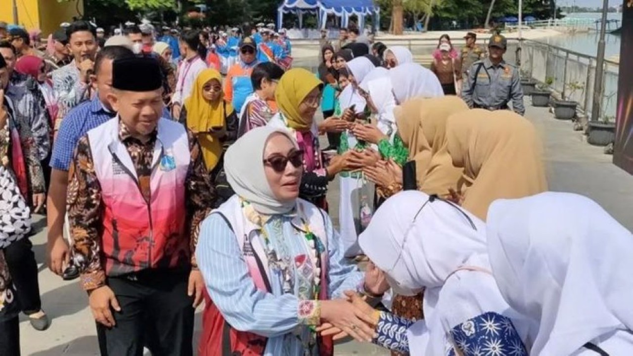 Menteri Pemberdayaan Perempuan dan Perlindungan Anak (PPPA), Arifatul Choiri Fauzi menghadiri kampanye 16 hari anti kekerasan terhadap perempuan di Pulau Tidung, Kepulauan Seribu, Jakarta, Kamis, 27 November 2025. ANTARA/Risky Syukur (Antara)