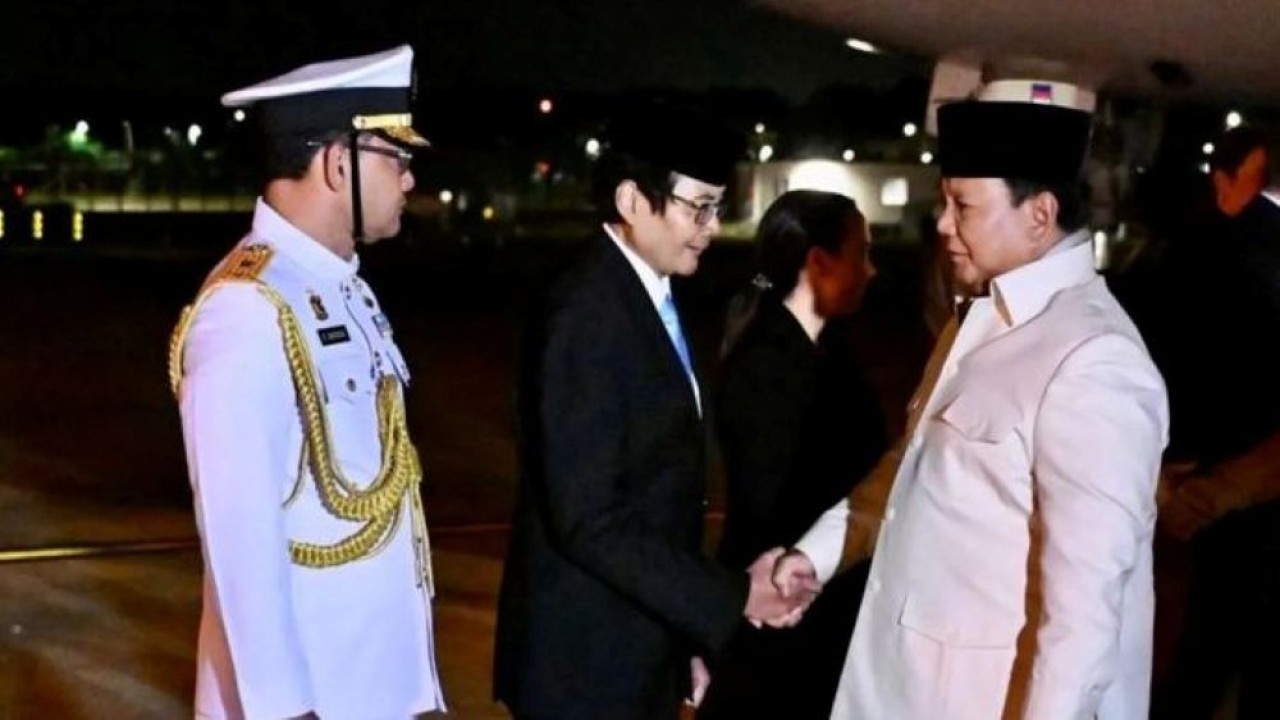 Presiden RI Prabowo Subianto tiba di Bandara Sydney Kingsford Smith, Sydney, Australia, Selasa malam waktu setempat, 11 November 2025 untuk melakukan kunjungan resmi. (Foto: ANTARA/HO-Biro Pers Sekretariat Presiden)