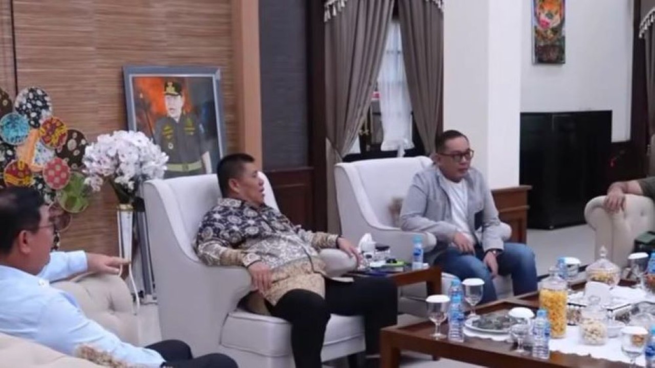 Wakil Menteri Investasi dan Hilirisasi/Wakil Kepala BKPM Todotua Pasaribu melakukan kunjungan kerja ke Provinsi Kepulauan Bangka Belitung (Babel) untuk meninjau operasional PT Timah Tbk