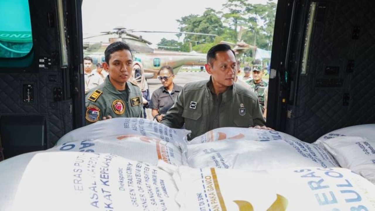 Menteri Koordinator Bidang Infrastruktur dan Pembangunan Kewilayahan, Agus Harimurti Yudhoyono (AHY), memastikan penyaluran Bantuan Presiden bagi warga terdampak bencana berjalan lancar. (Foto: Istimewa)
