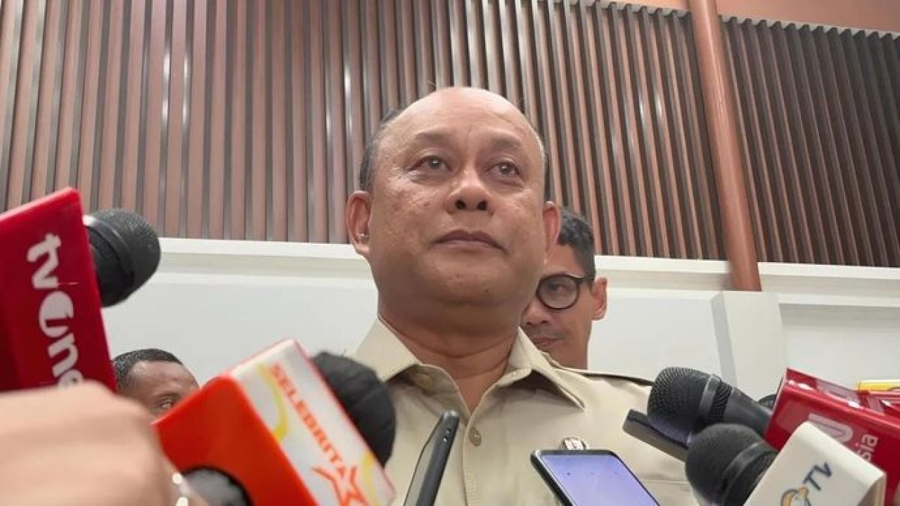 Kepala BGN Dadan Hindayana ditemuimedia usai menjenguk korban insiden mobil menabrak siswa dan guru di SDN 01 Cilincing, Jakarta Utara, pada Kamis 11 Desember 2025. ANTARA/Ilham Kausar. (Antara)