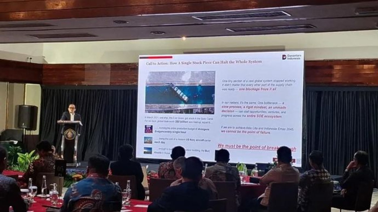 Senior Director Business Performance & Assets Optimization Badan Pengelola Investasi Daya Anagata Nusantara (Danantara Indonesia) Bhimo Aryanto dalam acara Public and Business Leader Forum: 2026 Outlook & Challenges di Jakarta, Sabtu 13 Desember 2025. (ANTARA/ Muhammad Heriyanto) (Antara)