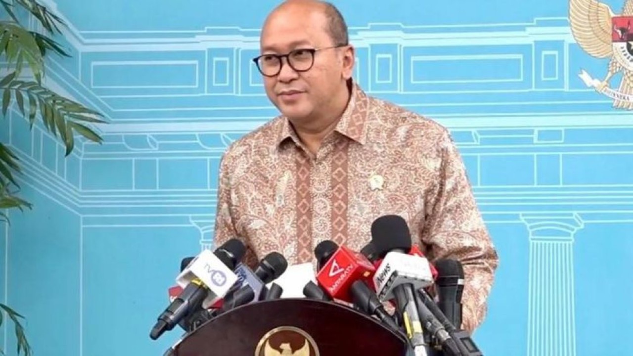 Menteri Investasi dan Hilirisasi sekaligus CEO Danantara Indonesia Rosan Roeslani memberikan keterangan pers di Kompleks Istana Kepresidenan, Jakarta, Rabu 17 Desember 2025. (ANTARA/Cahya Sari) (Antara)