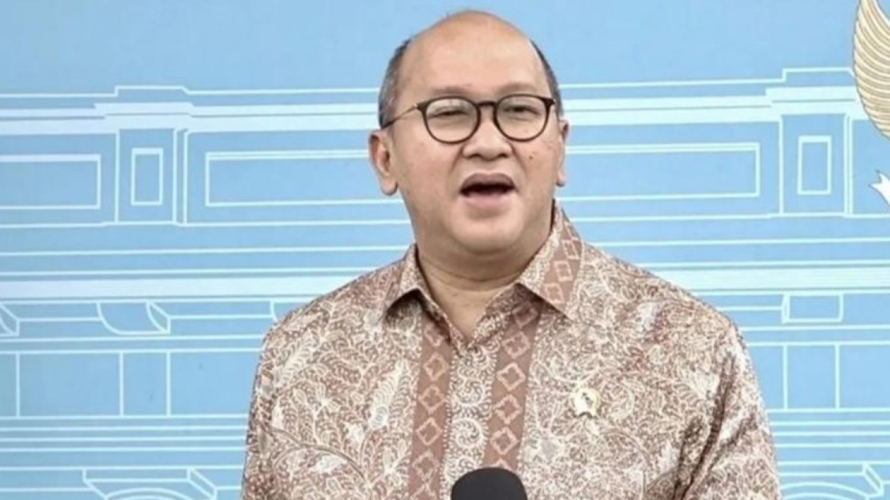 Menteri Investasi dan Hilirisasi Rosan Roeslani menyampaikan keterangan terkait progres pembangunan Kampung Haji di Arab Saudi seusai menemui Presiden RI Prabowo Subianto di kompleks Istana Kepresidenan RI, Jakarta, Rabu 17 Desember 2025. (ANTARA/Cahya Sari) (Antara)