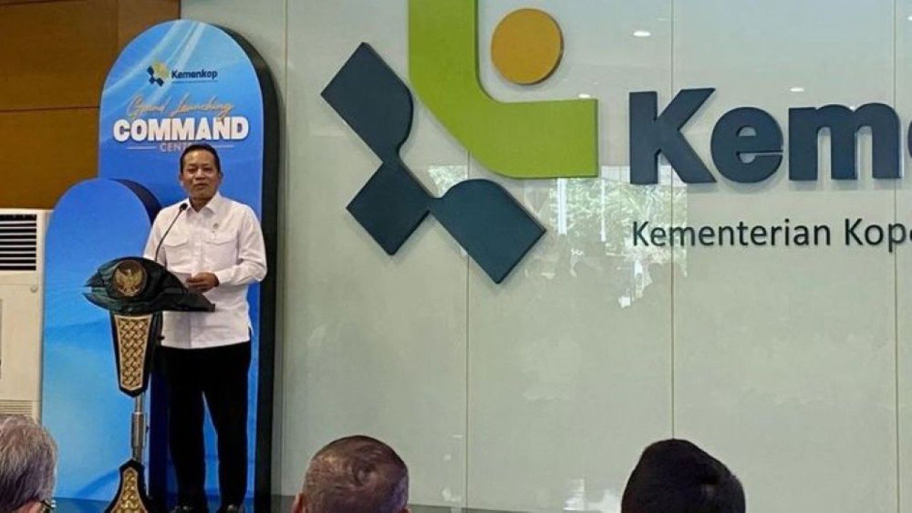 Menteri Koperasi Ferry Juliantono berbicara dalam peresmian Command Center Koperasi di Kantor Kemenkop, Jakarta, Senin 15 Desember 2025. (Foto: ANTARA/Shofi Ayudiana)