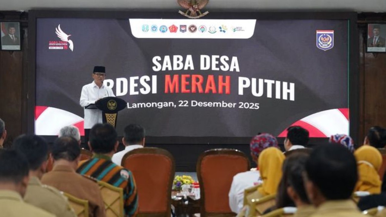 Mendes PDT Yandri Susanto menghadiri Saba Desa sekaligus pelantikan APDESI Merah Putih Provinsi Jawa Timur di Pendopo Lokatantra Kabupaten Lamongan, Senin, 22 Desember 2025. (Foto: Istimewa)
