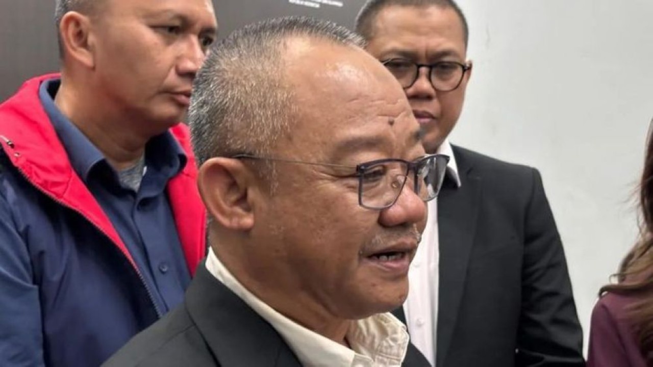 Menteri Pendidikan Dasar dan Menengah (Mendikdasmen) Abdul Mu'ti seusai mengisi panel Indonesia Sports Summit 2025 di Indonesia Arena, Jakarta, Minggu 7 Desember 2025. (Foto: ANTARA/FAJAR SATRIYO)