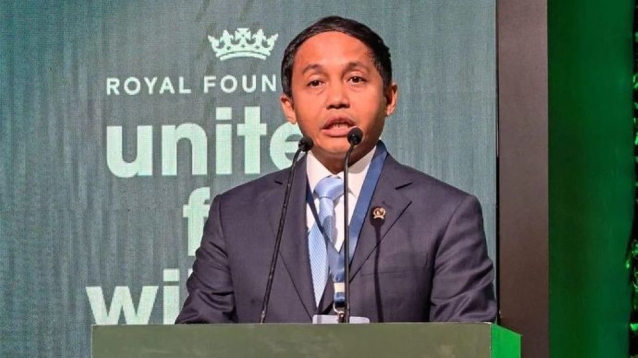 Menteri Kehutanan (Menhut) Raja Juli Antoni berpidato dalam High-Level Breakfast Roundtable at the Sustainable Business COP30 (SBCOP) di Sao Paulo, Brazil, Senin 10 November 2025. (Foto: ANTARA/HO-Kemenhut)