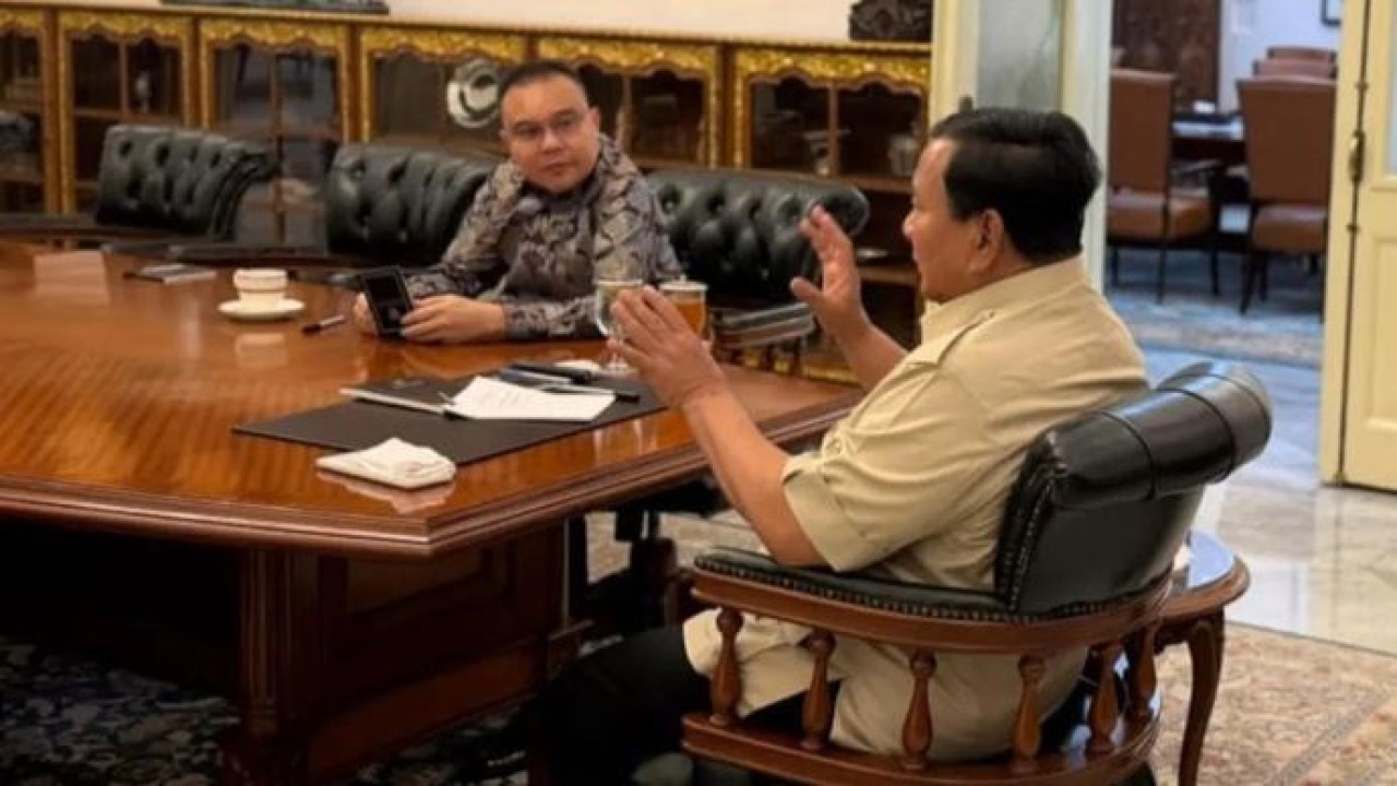 Presiden Prabowo Subianto (kanan) melakukan pertemuan dengan Wakil Ketua Dewan Perwakilan Rakyat (DPR) RI, Prof. Sufmi Dasco Ahmad, di Istana Merdeka, Jakarta, Senin 15 Desember 2025. ANTARA/HO-BPMI Sekretariat Presiden (Antara)