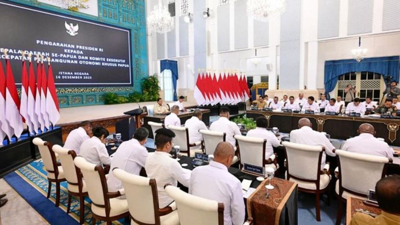 Presiden Prabowo Subianto memberikan pengarahan kepada kepala daerah se-Papua di Istana Negara (Setpres)