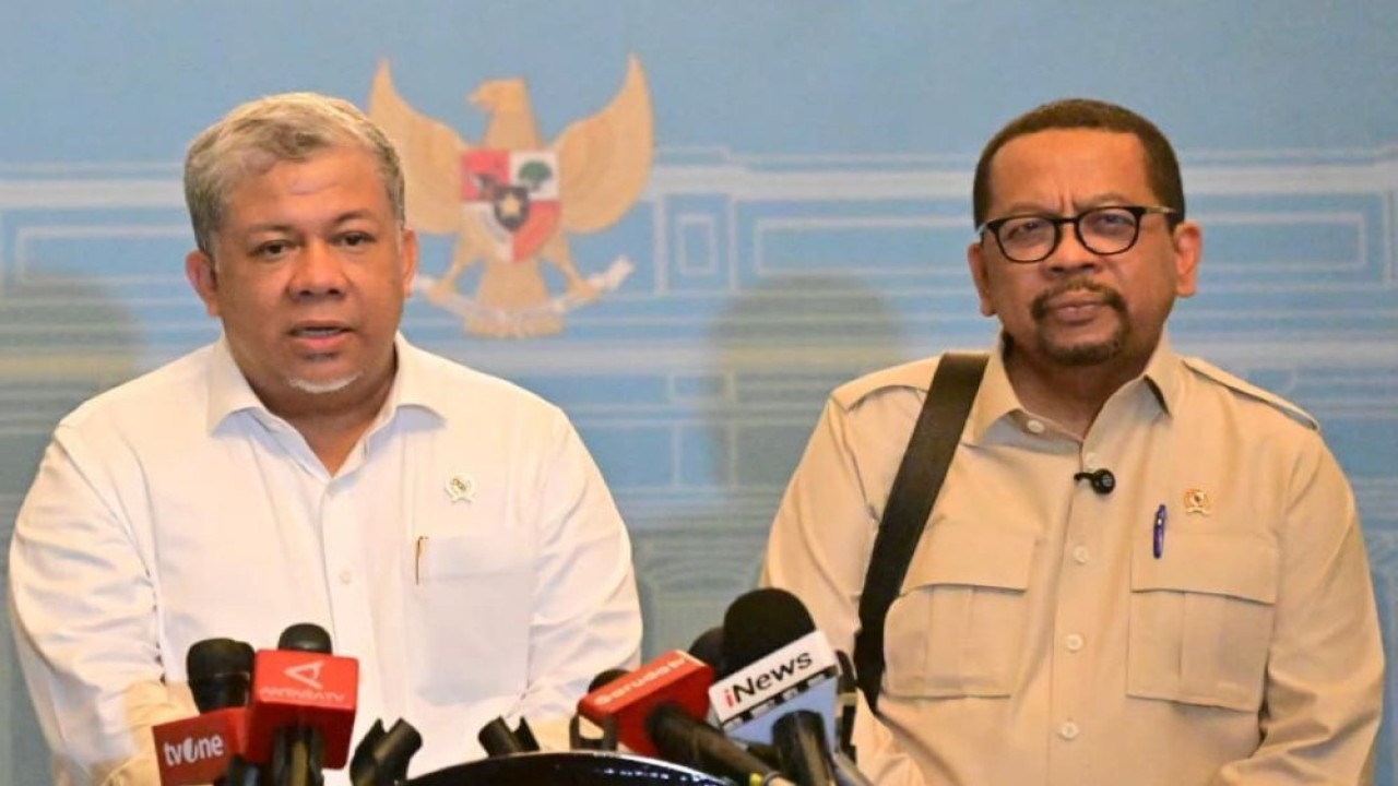 Kepala Staf Kepresidenan (KSP) Muhammad Qodari dan Wakil Menteri Perumahan dan Kawasan Permukiman (Wamen PKP) Fahri Hamzah. (Foto: Sekretariat Presiden)