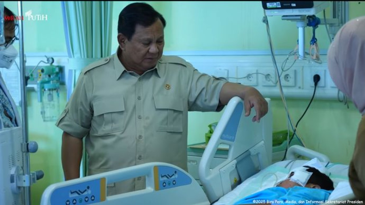 Prabowo Subianto Jenguk Siswa dan Gueu SDN Kalibaru 01 Cilincing di RS Koja Jakarta (Istimewa)