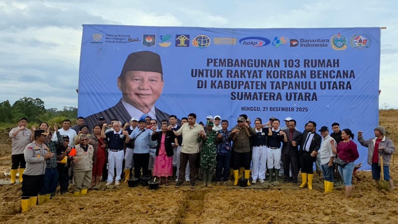 Menteri Perumahan dan Kawasan Permukiman (PKP) Maruarar Sirait bersama Yayasan Buddha Tzu Chi melakukan peletakan batu pertama pembangunan hunian untuk warga terdampak bencana di Tapanuli Tengah, Sumatra Utara/ist