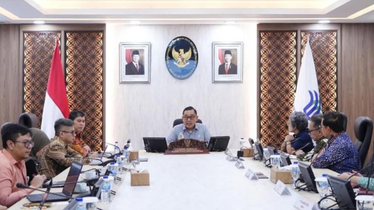 Wakil Menteri Investasi dan Hilirisasi/Wakil Kepala BKPM Todotua Pasaribu menerima jajaran Indonesia Zinc Aluminium Steel Industries (IZASI) di Kantor Kementerian Investasi dan Hilirisasi/BKPM.