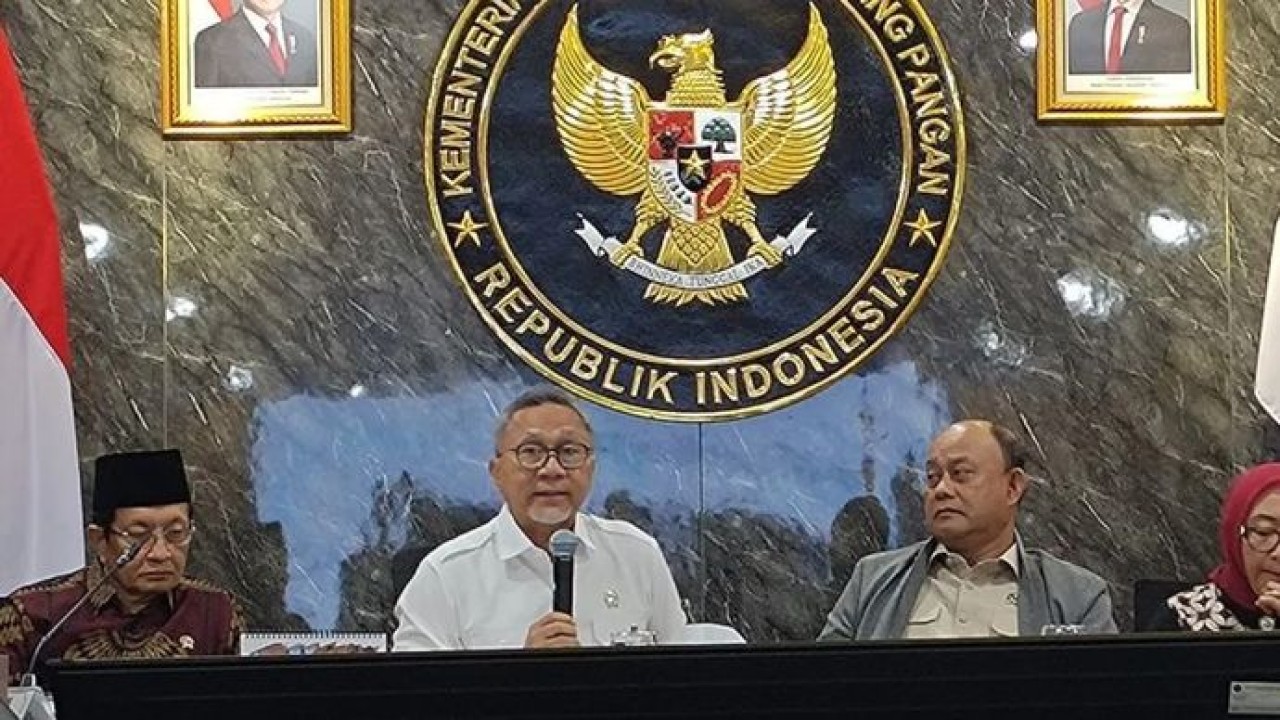 Menteri Koordinator Bidang Pangan Zulkifli Hasan (Zulhas) (kedua kiri) dan Kepala Badan Gizi Nasional (BGN) Dadan Hindayana (kedua kanan) dalam rapat koordinasi terbatas penguatan implementasi Peraturan Presiden Nomor 115 Tahun 2025 tentang Tata Kelola Penyelenggaraan MBG di Jakarta, Kamis, 29 Januari 2026. (ANTARA/Aria Ananda) (Antara)