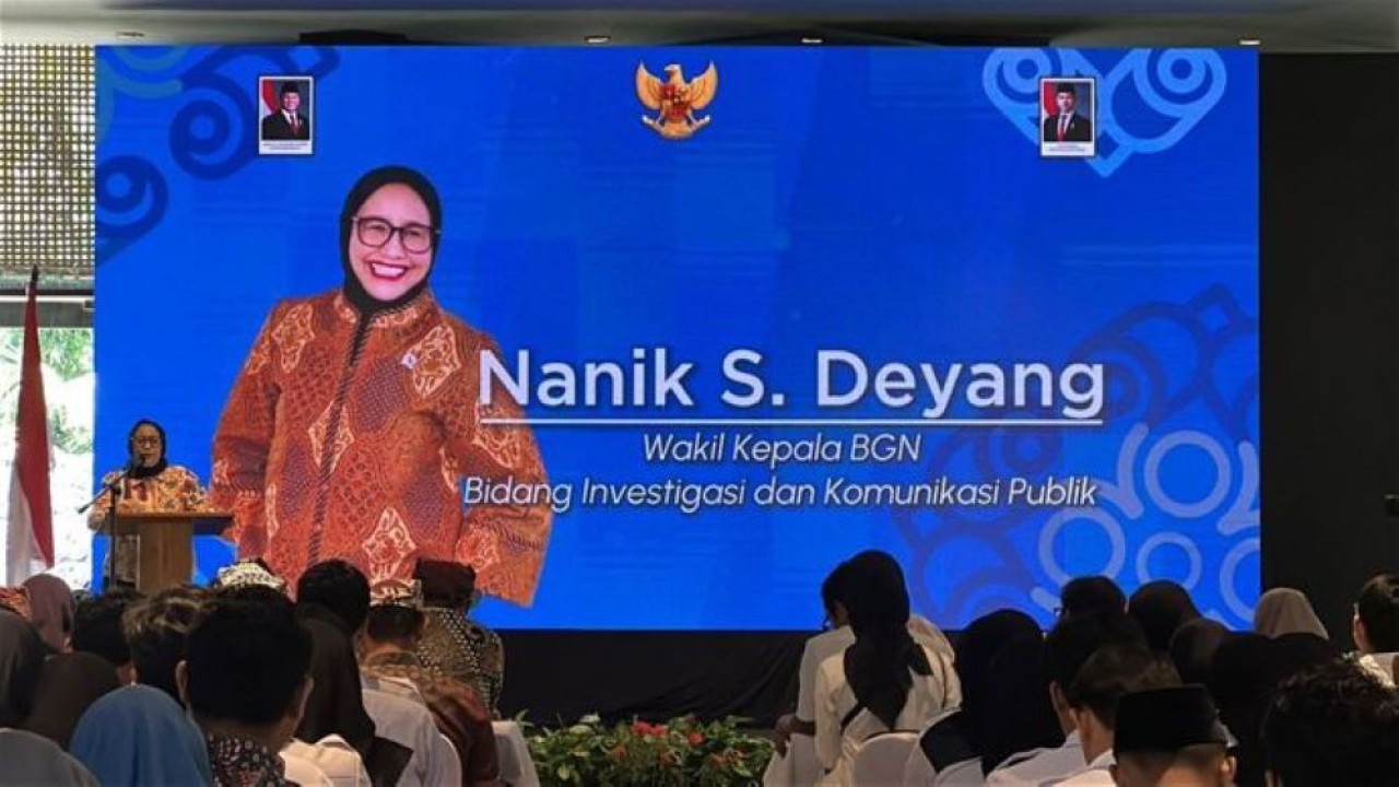 Wakil Kepala Badan Gizi Nasional (BGN) bidang Komunikasi Publik dan Investigasi, Nanik Sudaryati Deyang dalam acara Koordinasi dan Evaluasi bersama Forkompimda, Kasatpel, Yayasan, Mitra, Korwil, dan seluruh Kepala SPPG se Kabupaten Banyuwangi di Kota