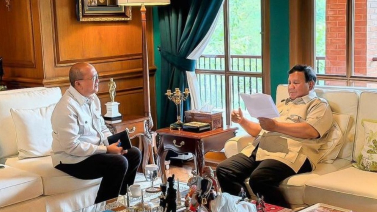 CEO Danantara Rosan Roeslani membagikan momen saat bertemu dengan Presiden Prabowo Subianto di Hambalang, Bogor, Minggu, 4 Januari 2026.