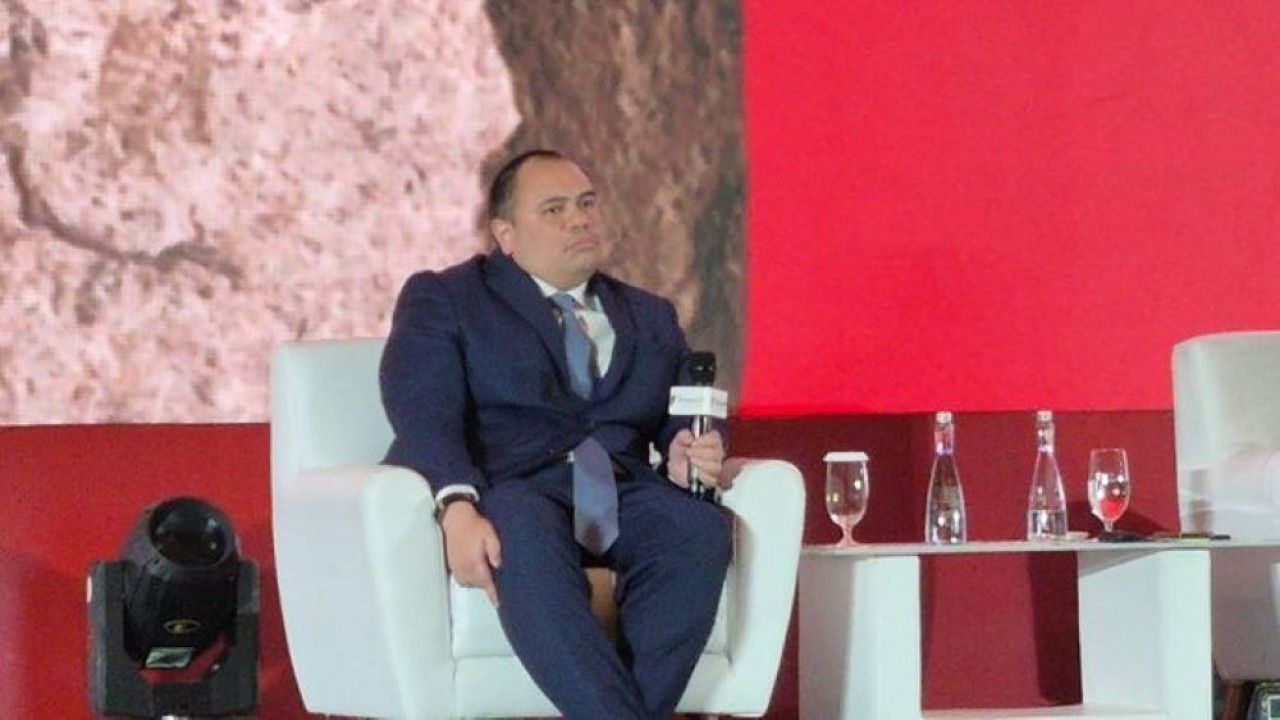 Chief Investment Officer Danantara Indonesia Pandu Sjahrir mengkritik kinerja perbankan Badan Usaha Milik Negara (BUMN) yang dinilai masih terjebak di zona nyaman. (Ntvnews.id-Muslimin Trisyuliono)