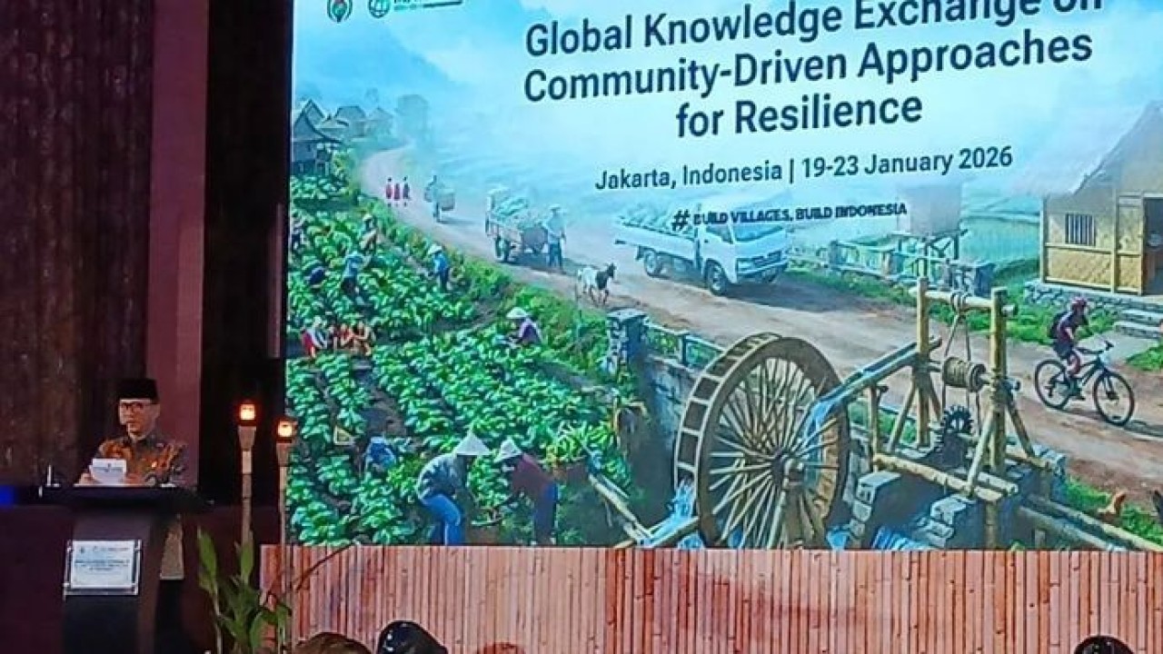 Menteri Desa dan Pembangunan Daerah Tertinggal (Mendes PDT) Yandri Susanto memberikan sambutan dalam pembukaan Workshop Global Knowledge Exchange on Community-Driven Approaches for Resilience yang diselenggarakan Kementerian Desa PDT bekerja sama den (Antara)
