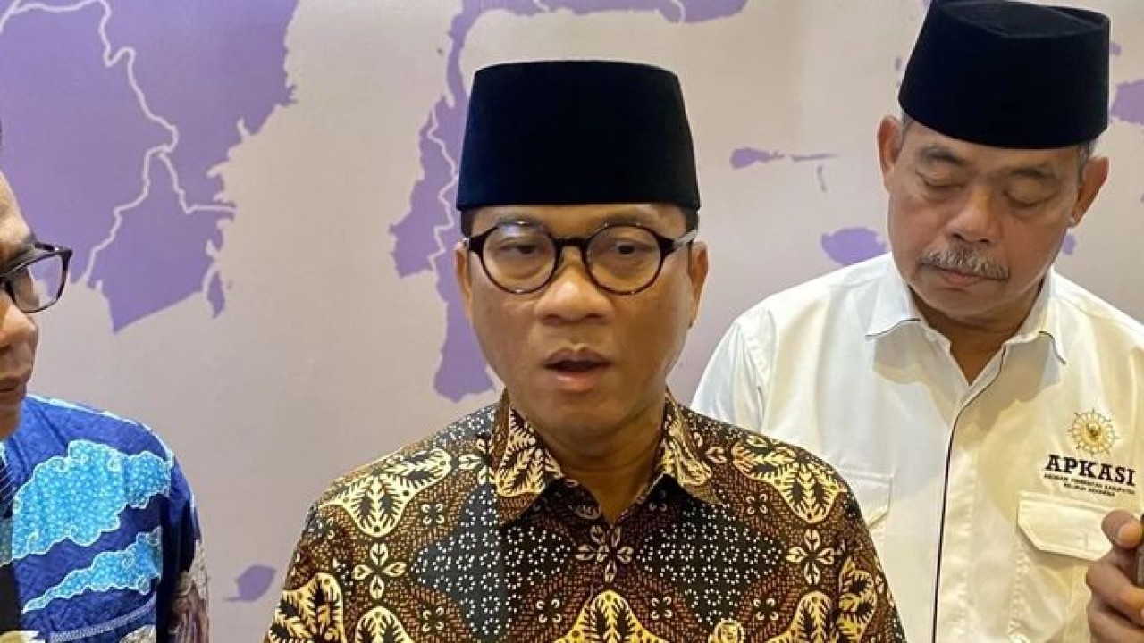Mendes PDT Yandri Susanto saat doorstep di Batam, Kepri, Selasa, 20 Januari 2026. (ANTARA/Amandine Nadja) (Antara)