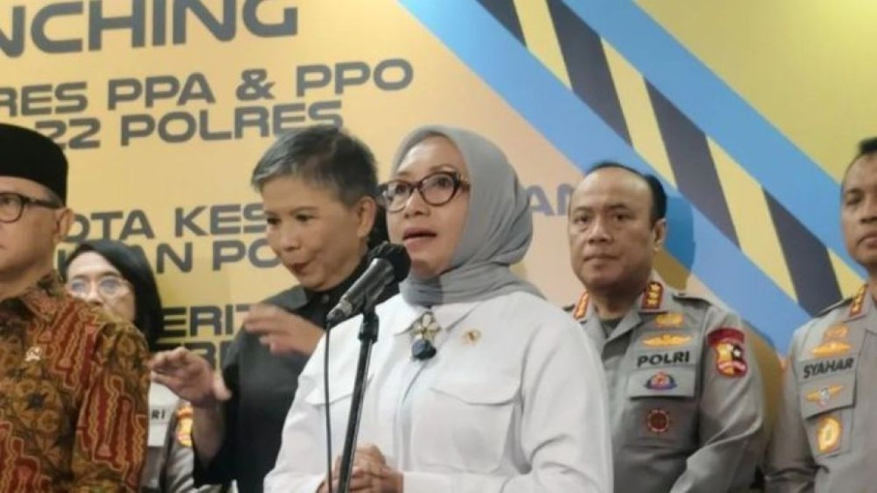 Menteri Pemberdayaan Perempuan dan Perlindungan Anak (PPPA) Arifah Fauzi memberikan keterangan pers di Gedung Bareskrim Polri, Jakarta, Rabu, 21 Januari 2026. (Foto: ANTARA/Nadia Putri Rahmani)